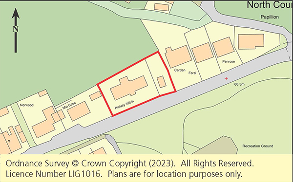 Lot: 11 - LARGE DETACHED BUNGALOW FOR UPDATING WITH POTENTIAL -